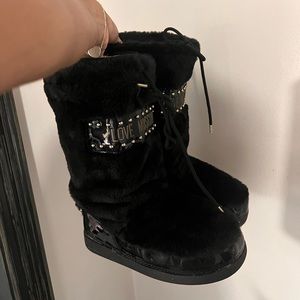MOSCHINO FUR MOON BOOTS